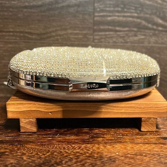 Olga Berg Bria Crystal Fringe Clutch in Silver. New with flaw. Gorgeous! - Picture 9 of 16